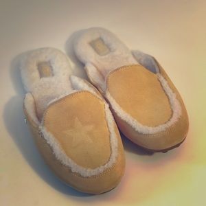 Size 7 Women’s UGG slip ons